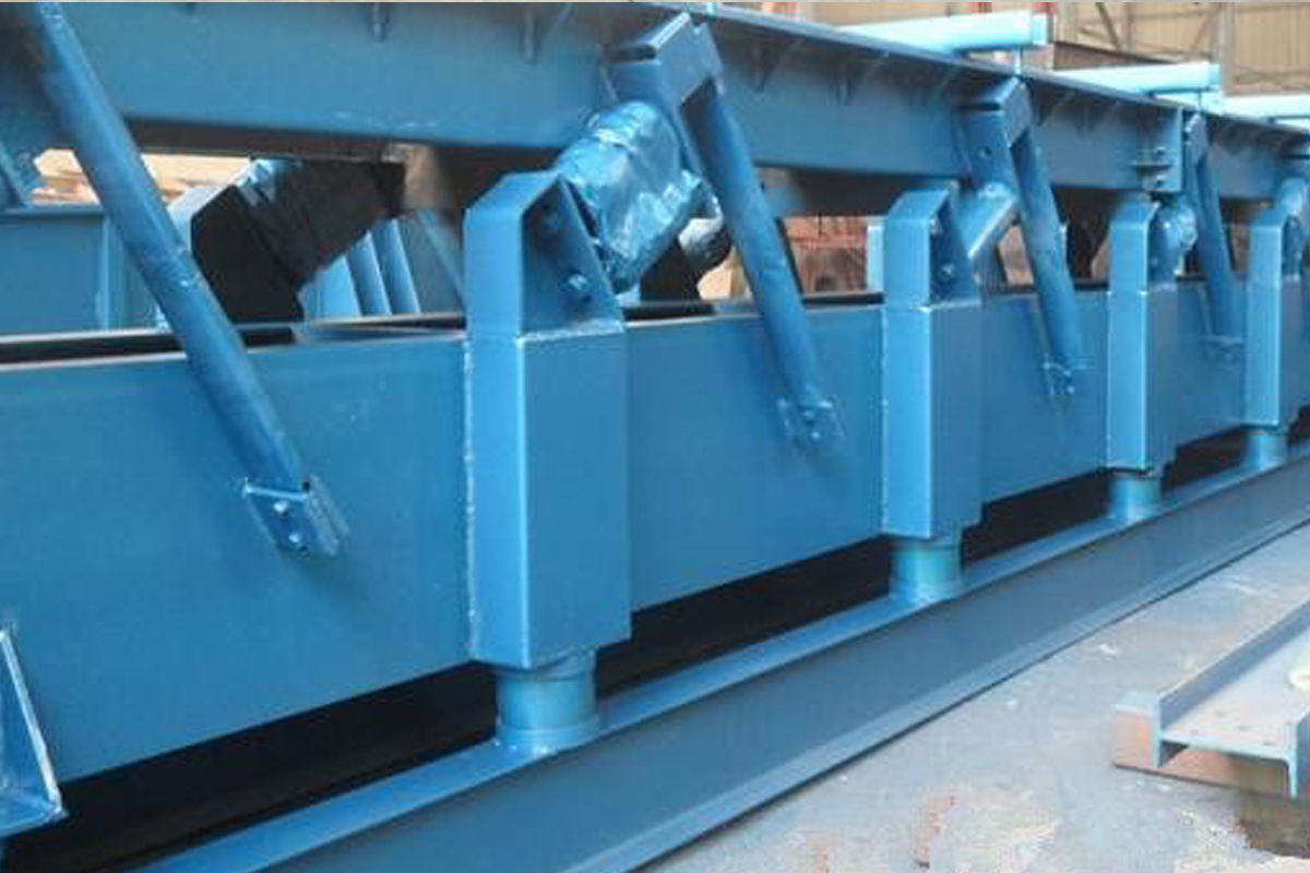 慣性振動輸送機(jī)在試運(yùn)轉(zhuǎn)時的注意點(diǎn)